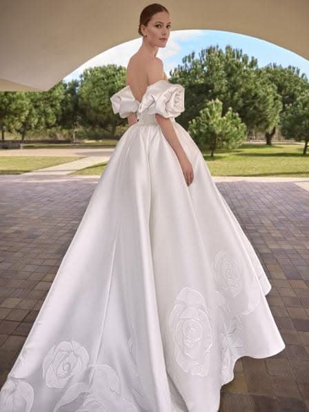 Carthy by Pronovias size 12 - Image 4