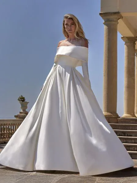 Delvine by Pronovias Size 12 - Image 2