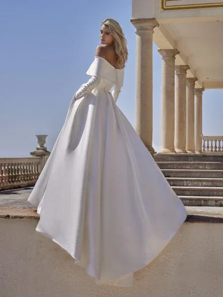 Delvine by Pronovias Size 12 - Image 3