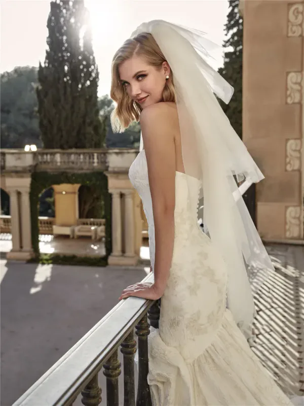 Beegold by Pronovias size 10/12 - Image 2