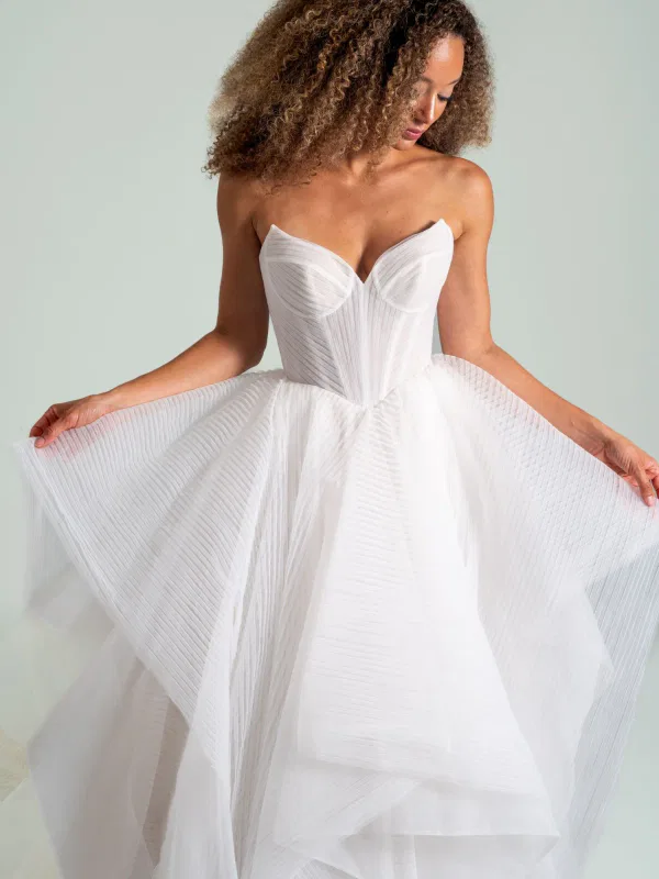 Once I was a Swan by Hayley Paige Size 10/12 - Image 3