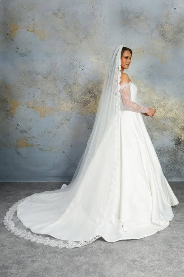 Tallulah Chantilly Lace Edge Veil - Image 2