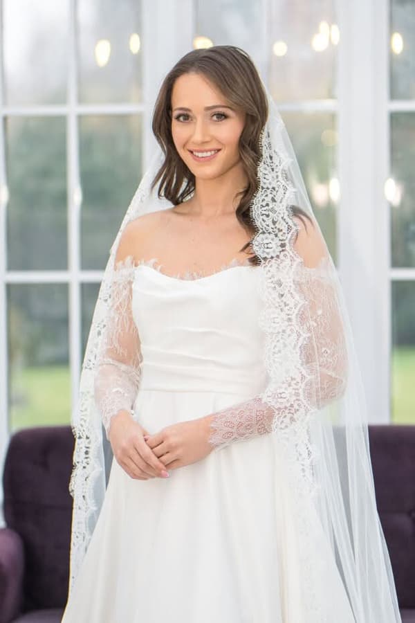 Tallulah Chantilly Lace Edge Veil - Image 4