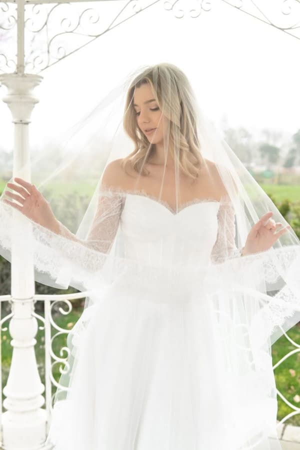 Cecile Horsehair and Chantilly Lace Edge Veil - Image 3