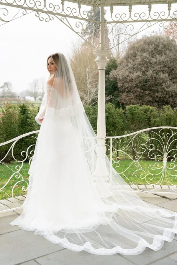 Cecile Horsehair and Chantilly Lace Edge Veil - Image 2