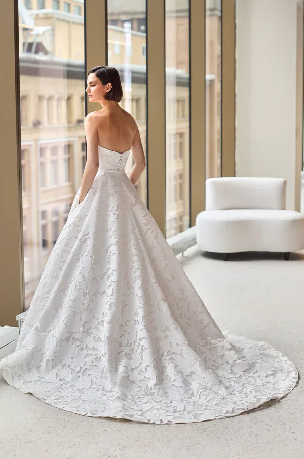 5212 by Paloma Blanca - Image 3