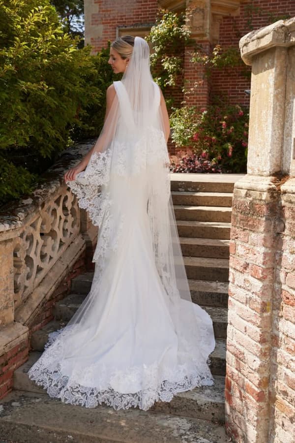 Statement Organza Lace Edge Veil - Image 3